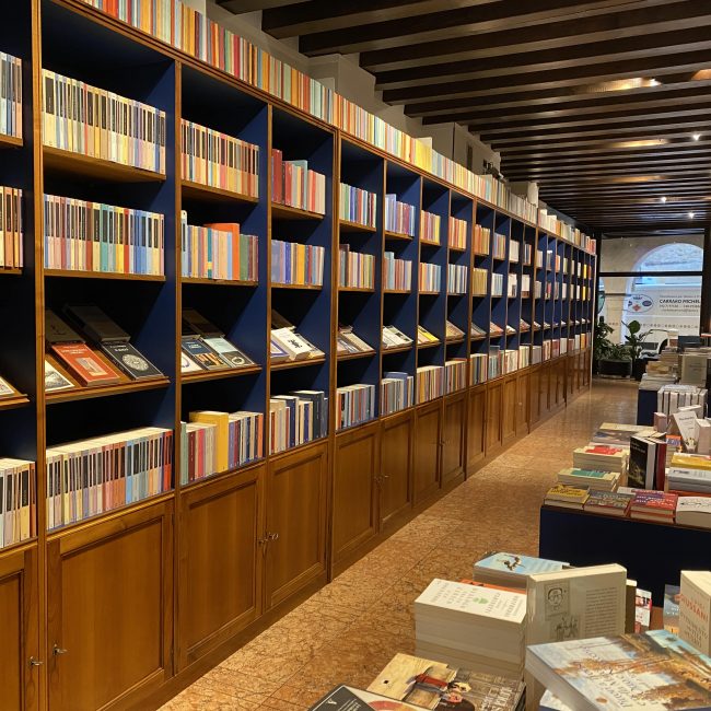 bookshop Carraresi