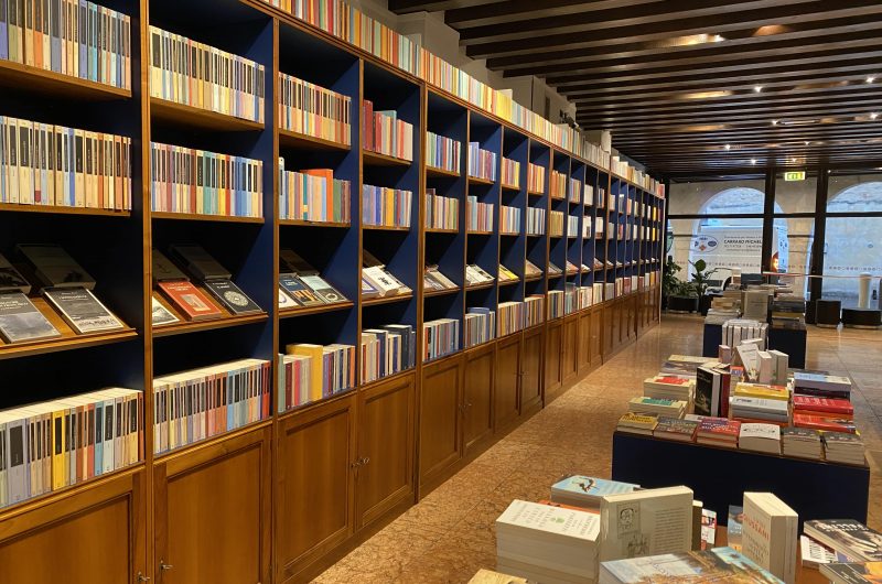 bookshop Carraresi